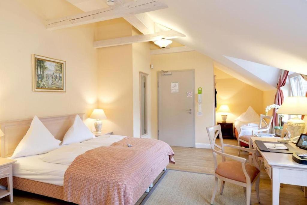 Hotel Villa Monte Vino พอทสดัม ภายนอก รูปภาพ