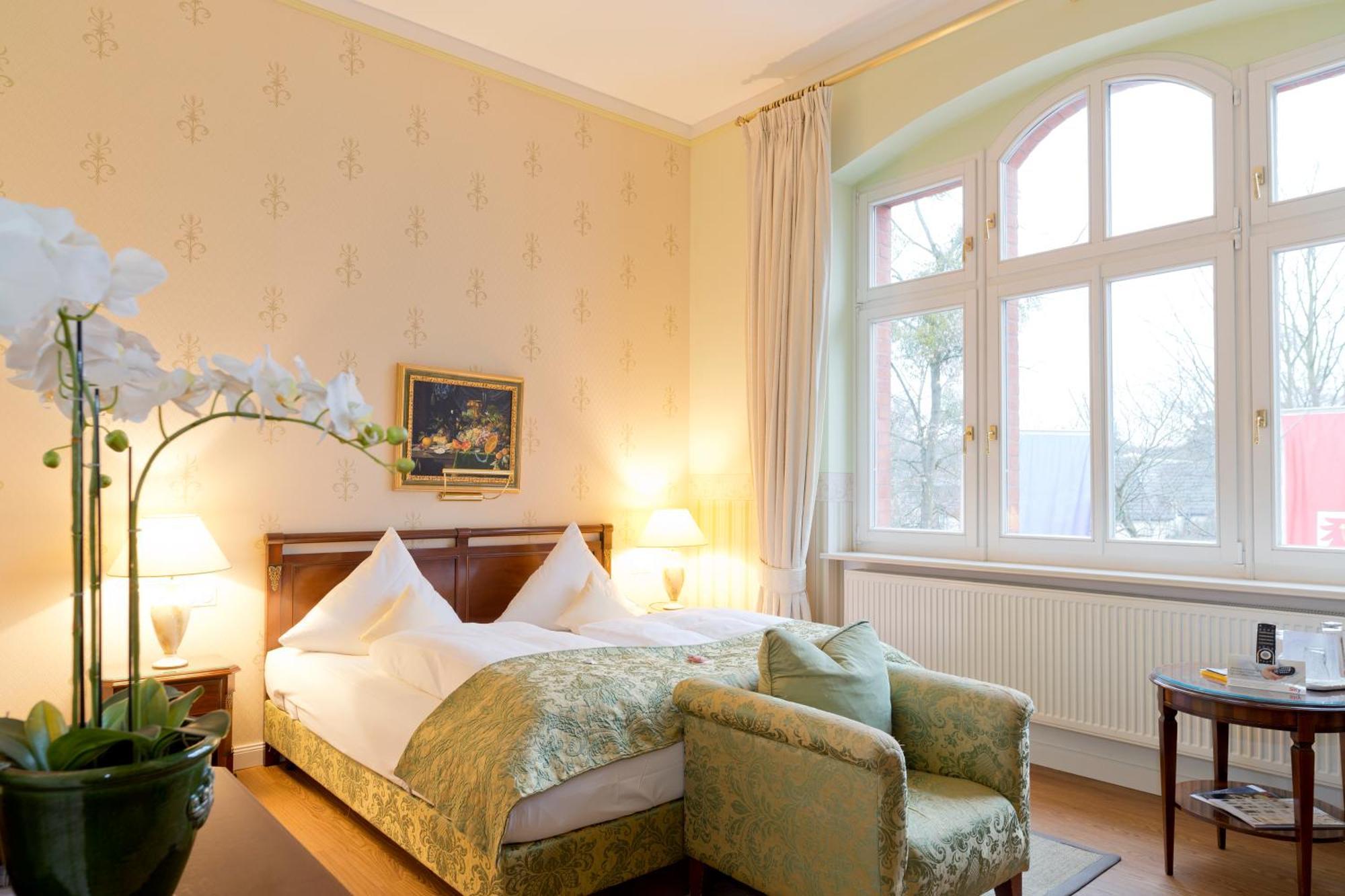 Hotel Villa Monte Vino พอทสดัม ภายนอก รูปภาพ