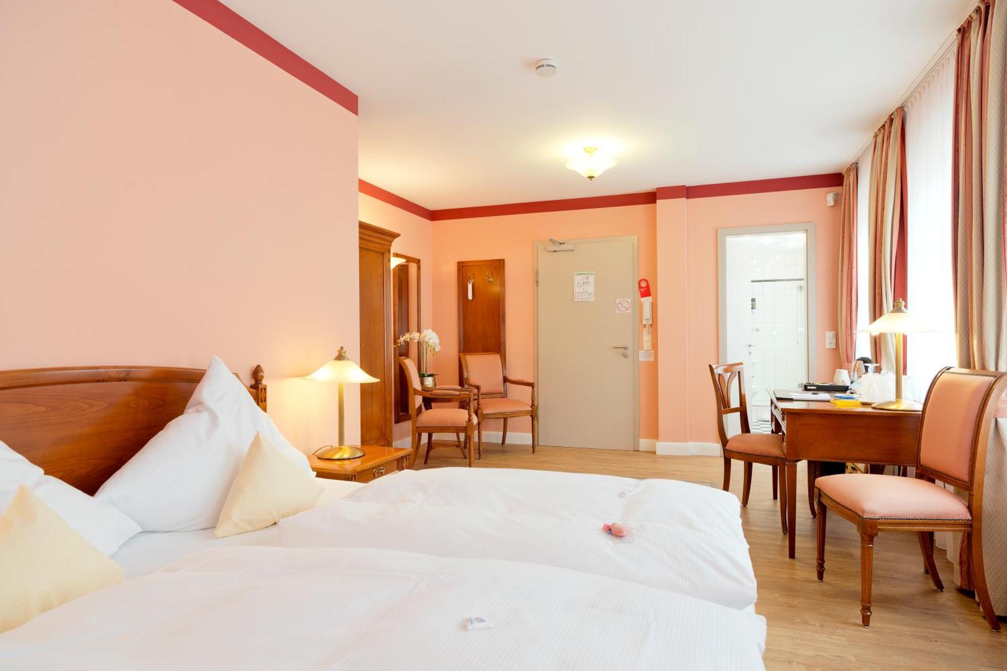 Hotel Villa Monte Vino พอทสดัม ภายนอก รูปภาพ
