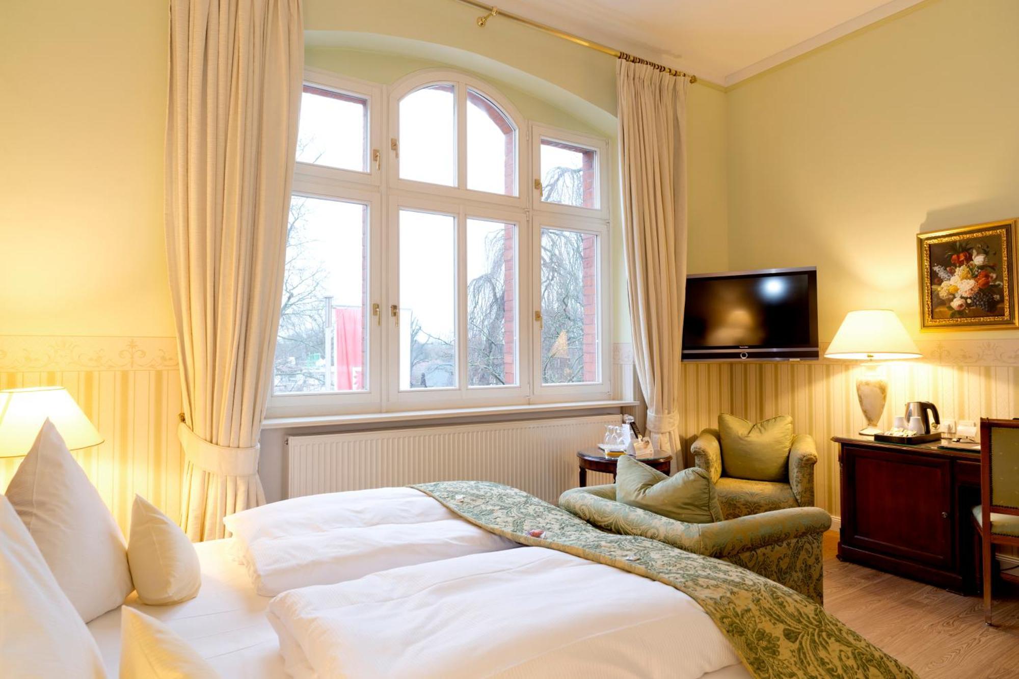Hotel Villa Monte Vino พอทสดัม ภายนอก รูปภาพ