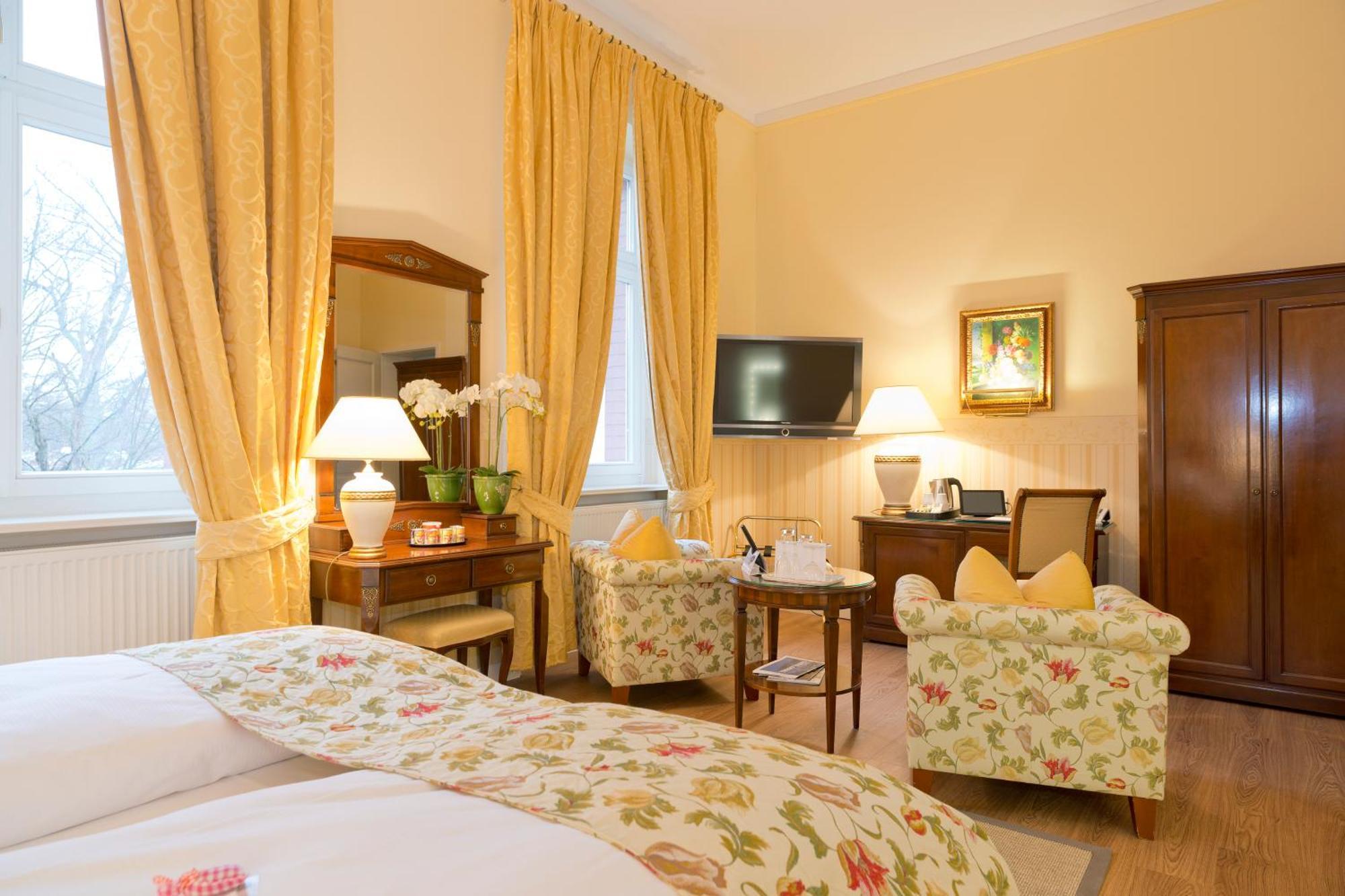 Hotel Villa Monte Vino พอทสดัม ภายนอก รูปภาพ