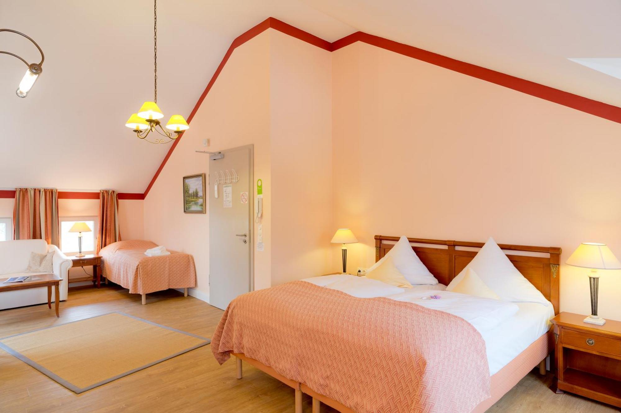 Hotel Villa Monte Vino พอทสดัม ภายนอก รูปภาพ