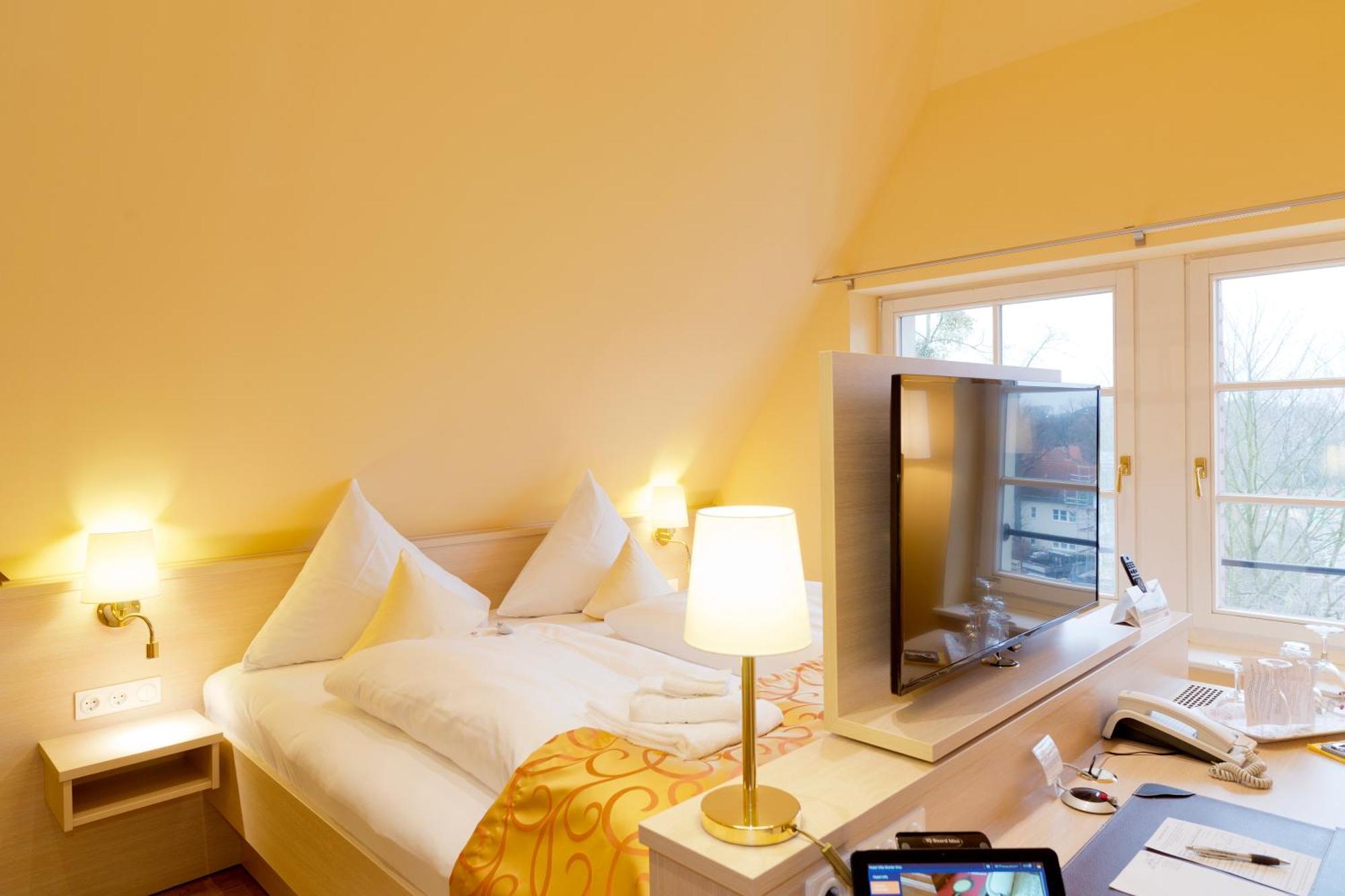Hotel Villa Monte Vino พอทสดัม ภายนอก รูปภาพ