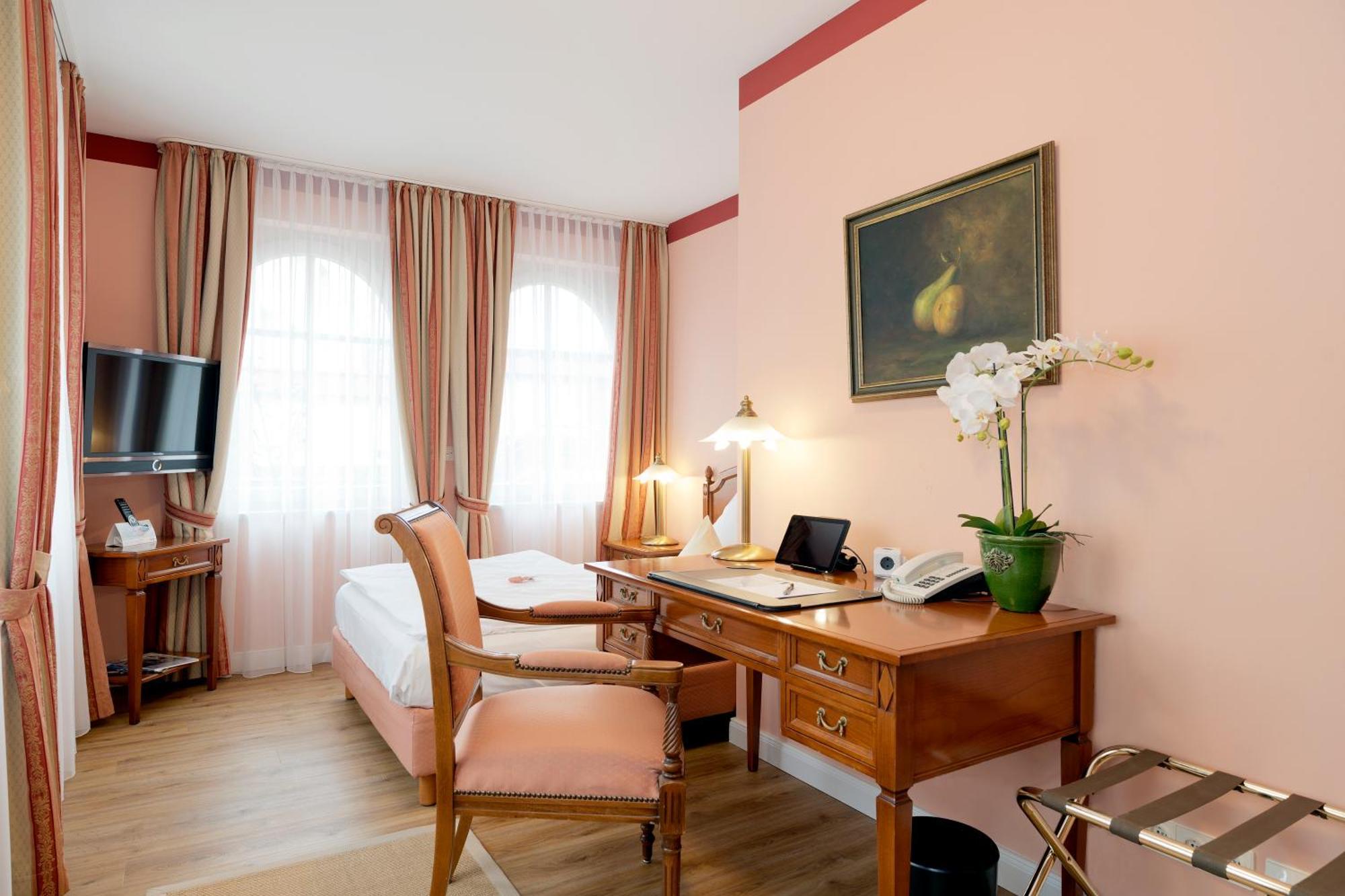 Hotel Villa Monte Vino พอทสดัม ภายนอก รูปภาพ