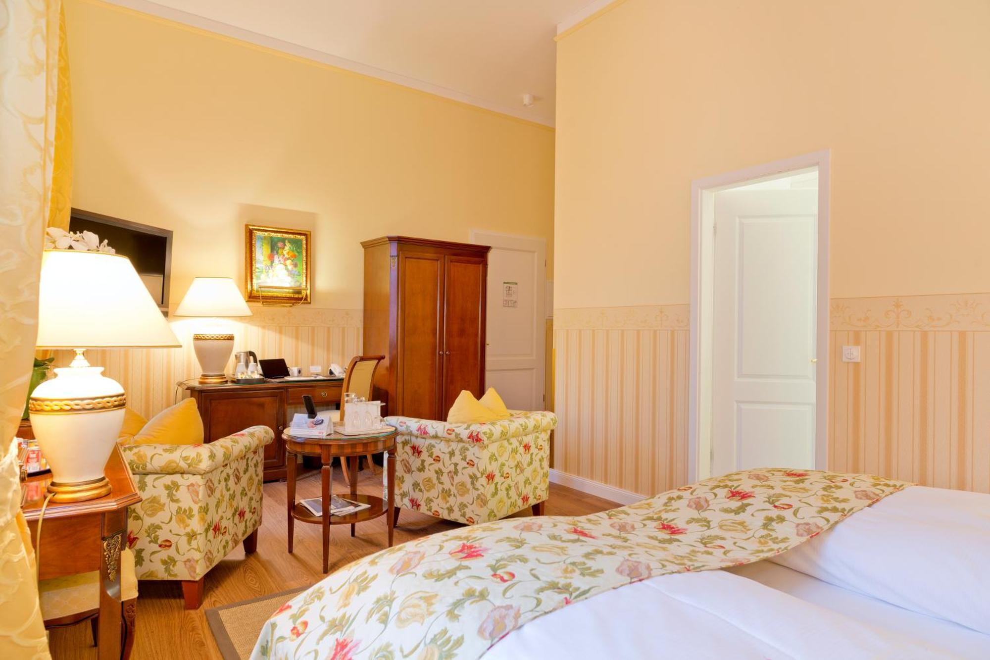 Hotel Villa Monte Vino พอทสดัม ภายนอก รูปภาพ