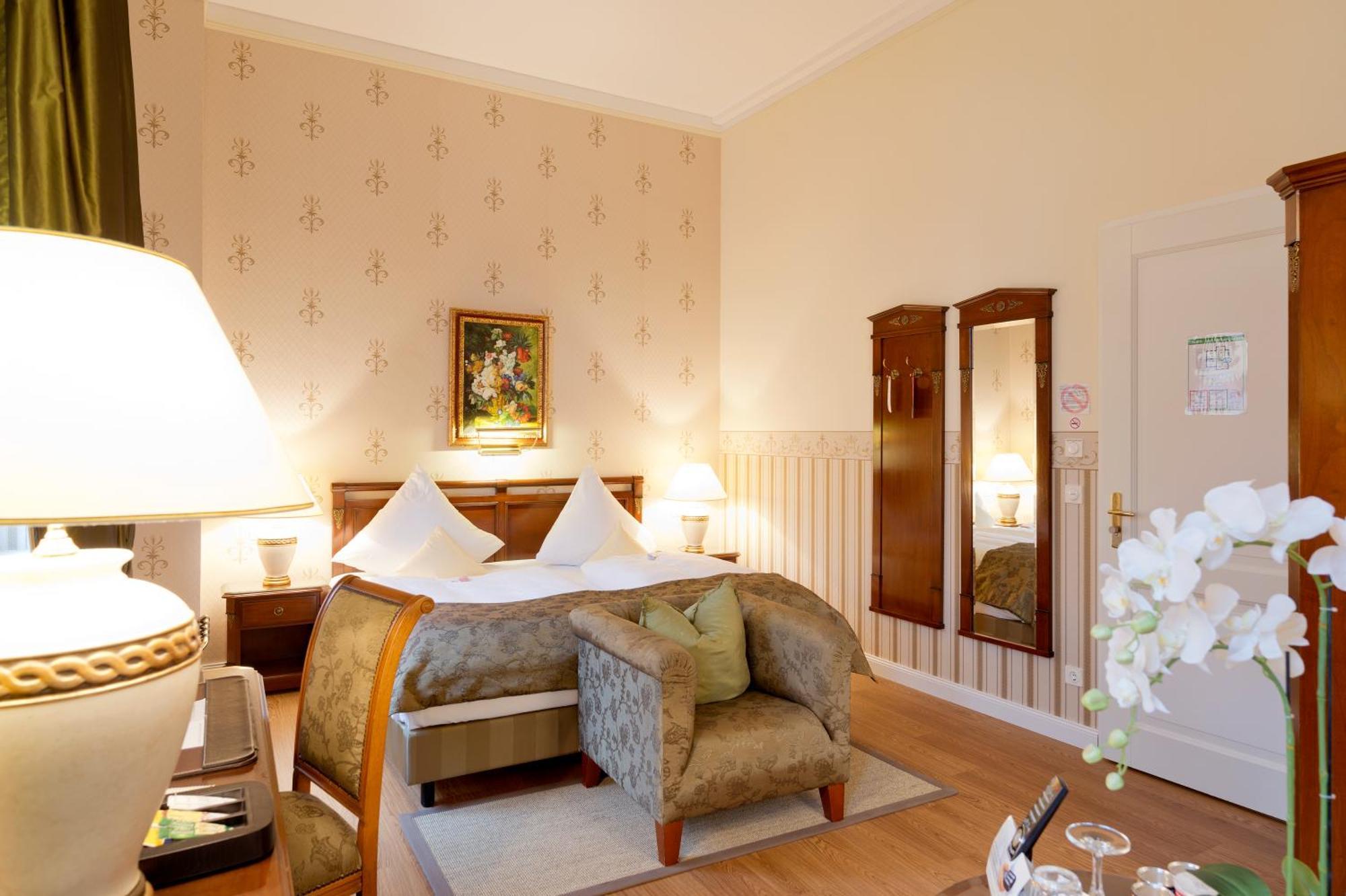 Hotel Villa Monte Vino พอทสดัม ภายนอก รูปภาพ