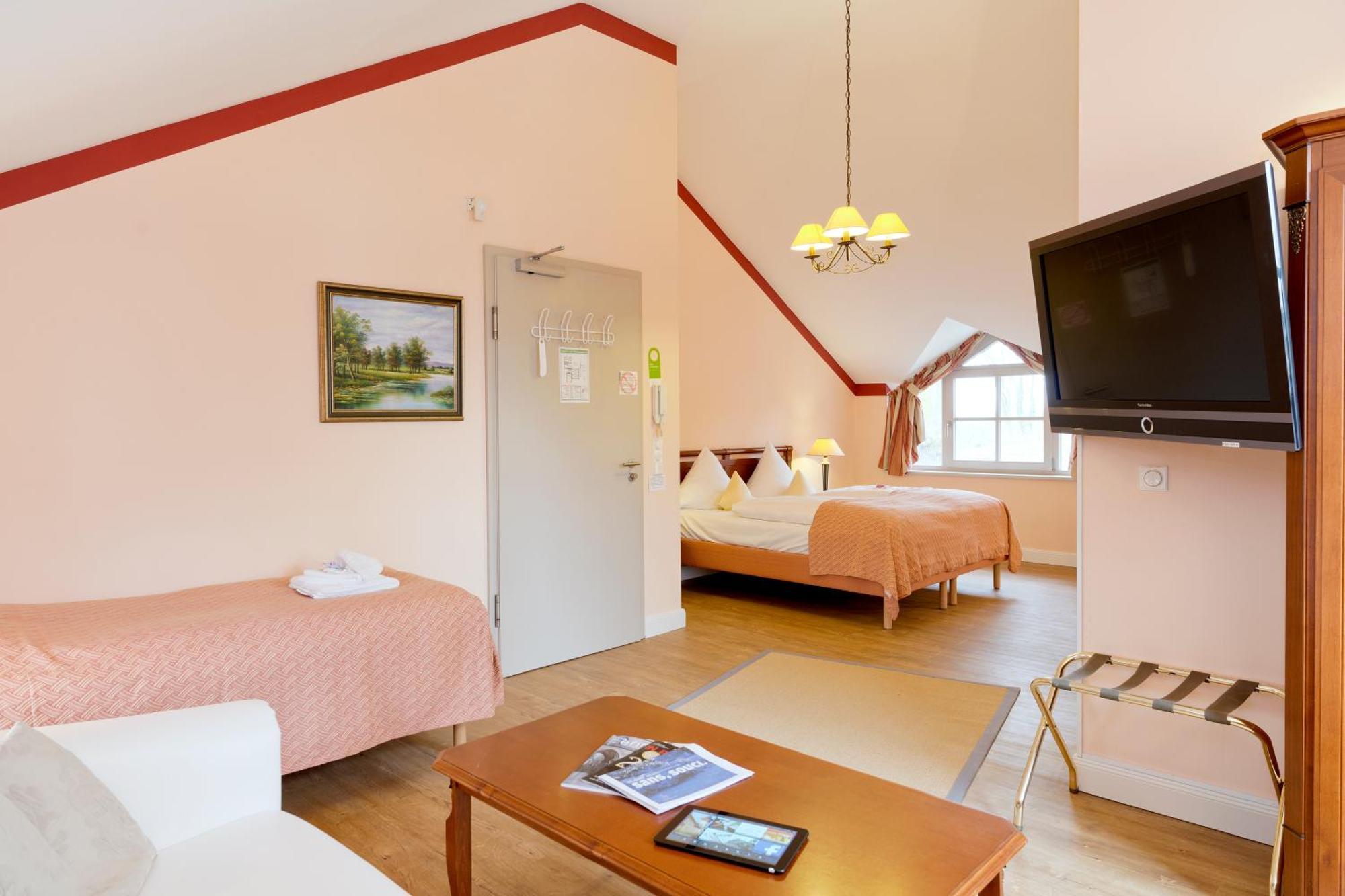 Hotel Villa Monte Vino พอทสดัม ภายนอก รูปภาพ