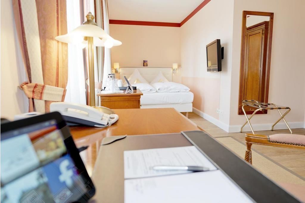 Hotel Villa Monte Vino พอทสดัม ภายนอก รูปภาพ