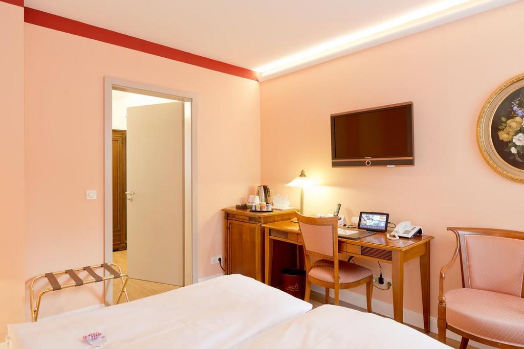 Hotel Villa Monte Vino พอทสดัม ภายนอก รูปภาพ